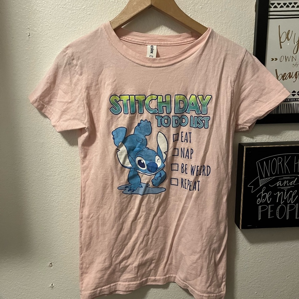 Pink medium Stitch shirt